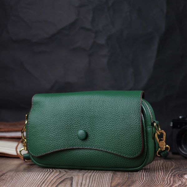 Кожаная женская сумка в красивом цвете и с фигурным клапаном Vintage 22430 Зеленая