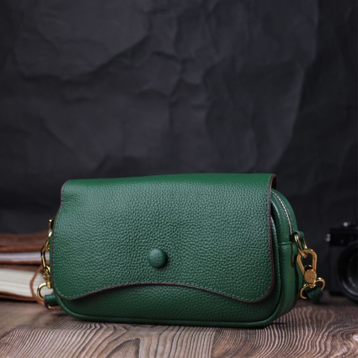 Кожаная женская сумка в красивом цвете и с фигурным клапаном Vintage 22430 Зеленая