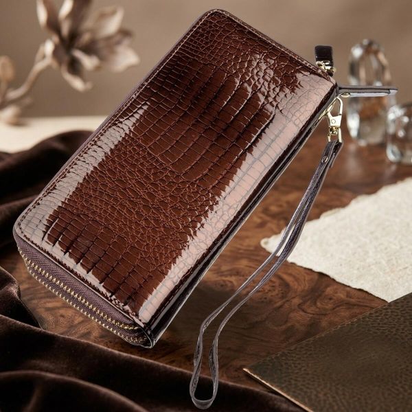 Жіночий лаковий клатч ST Leather 18908 Коричневий