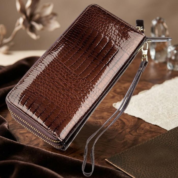Жіночий лаковий клатч ST Leather 18908 Коричневий