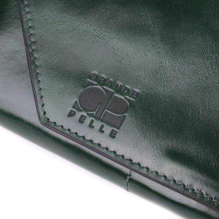 Добротный кошелек в два сложения из натуральной гладкой кожи GRANDE PELLE 22945 Зеленый