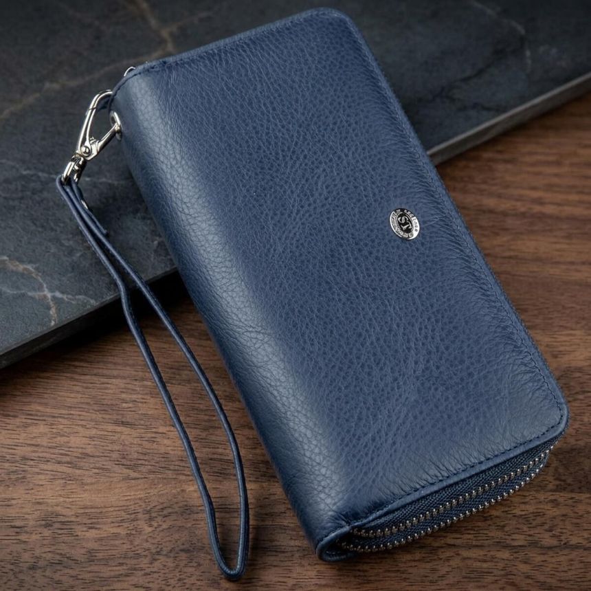 Интересный женский клатч с ремешком ST Leather 18869 Синий