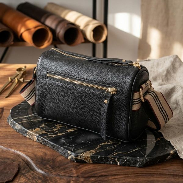 Женская сумка с украшением из натуральной кожи Vintage 22262 Черная