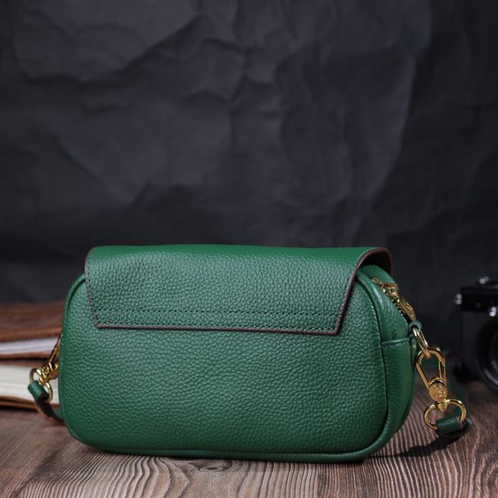 Кожаная женская сумка в красивом цвете и с фигурным клапаном Vintage 22430 Зеленая