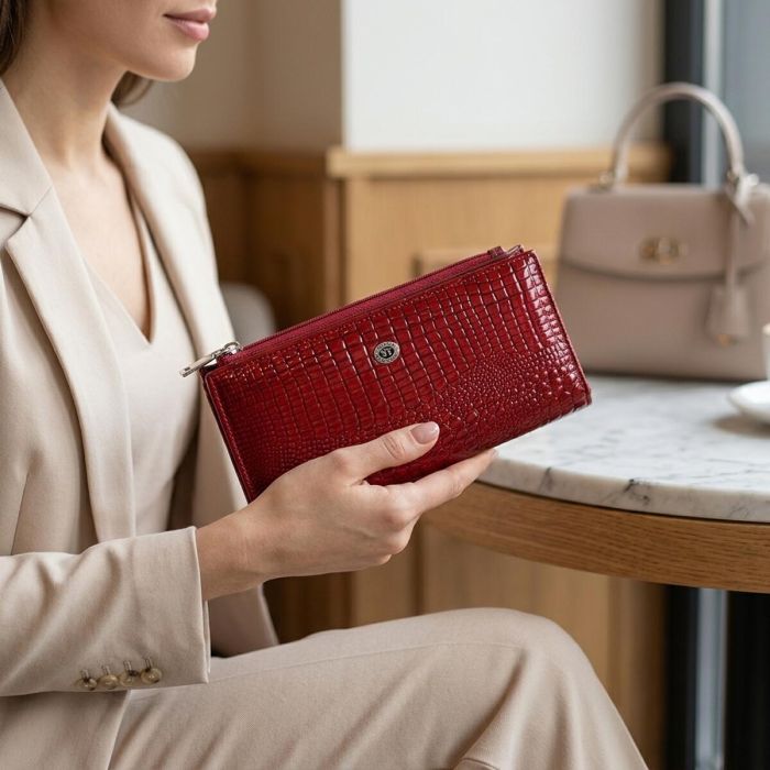 Лакированный яркий кошелек с фактурой под рептилию из натуральной кожи ST Leather 22715 Красный