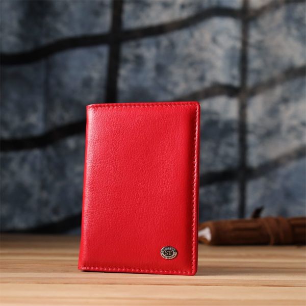 Яркая обложка на паспорт универсального формата из натуральной кожи ST Leather 23080 Красный