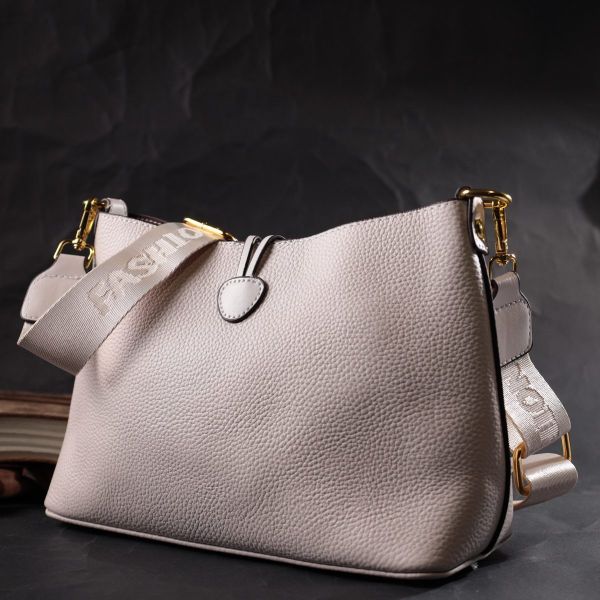 Кожаная женская сумка с оригинальной застежкой пуговкой Vintage 22321 Белая