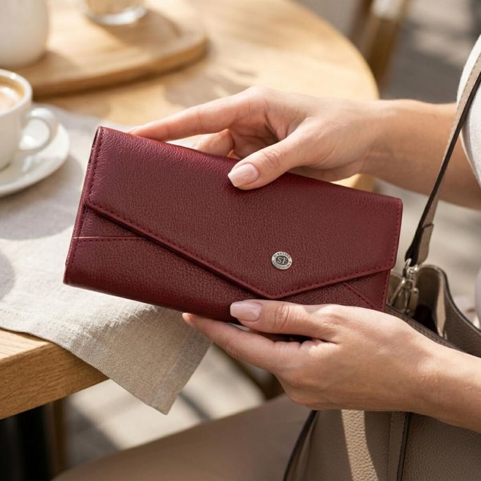 Кошелек для женщин из натуральной кожи с геометрическим клапаном ST Leather 22547 Бордовый