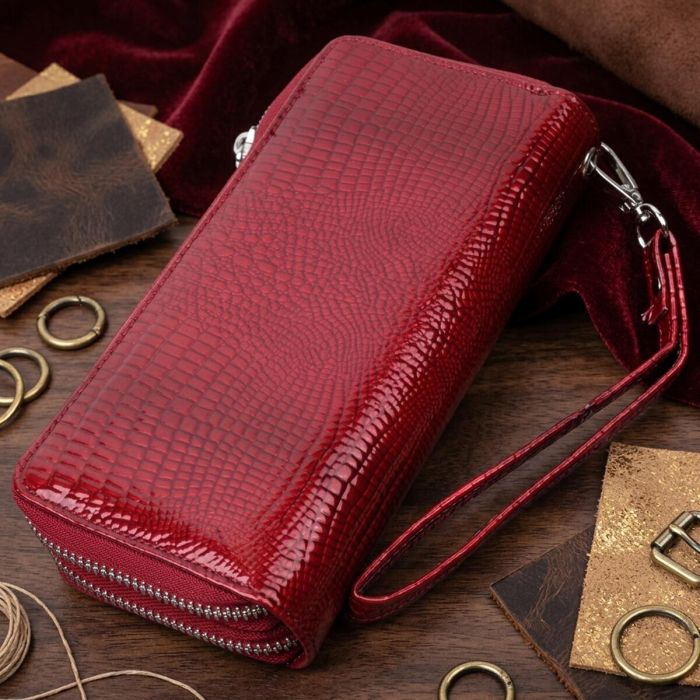 Фактурный клатч на два отделения из лакированной натуральной кожи ST Leather 22692 Красный