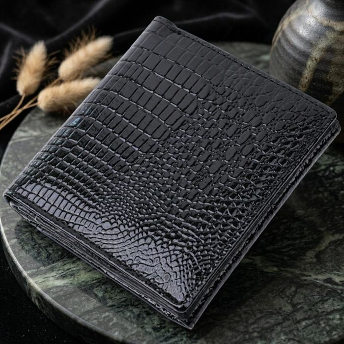 Компактний жіночий гаманець з натуральної лакованої шкіри ST Leather 22688 Чорний