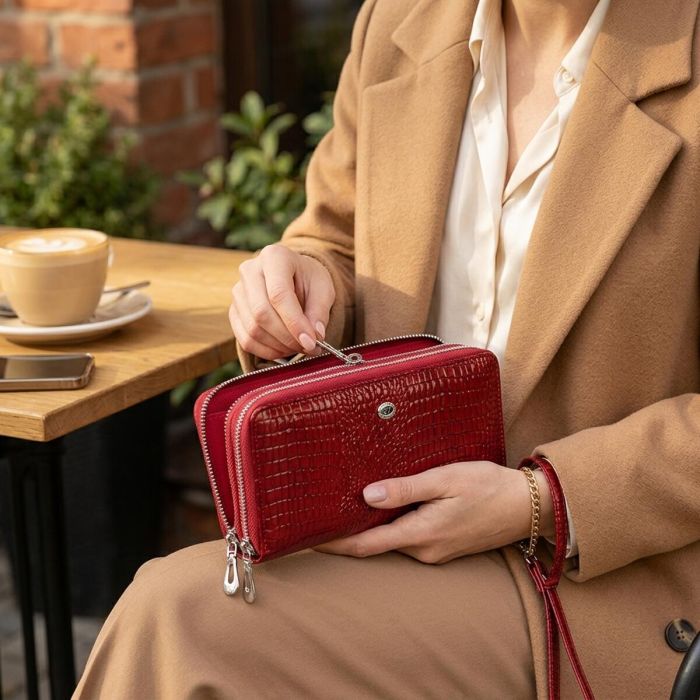 Фактурный клатч на два отделения из лакированной натуральной кожи ST Leather 22692 Красный
