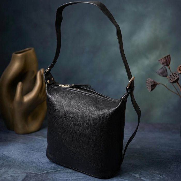 Вместительная женская сумка с одной длинной ручкой из натуральной кожи Vintage 22305 Черная