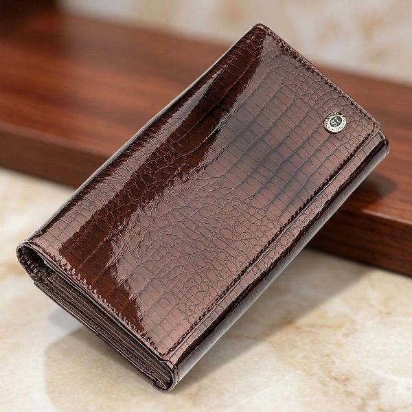 Кошелек женский ST Leather 18431 (S9001A) лакированная кожа Коричневый