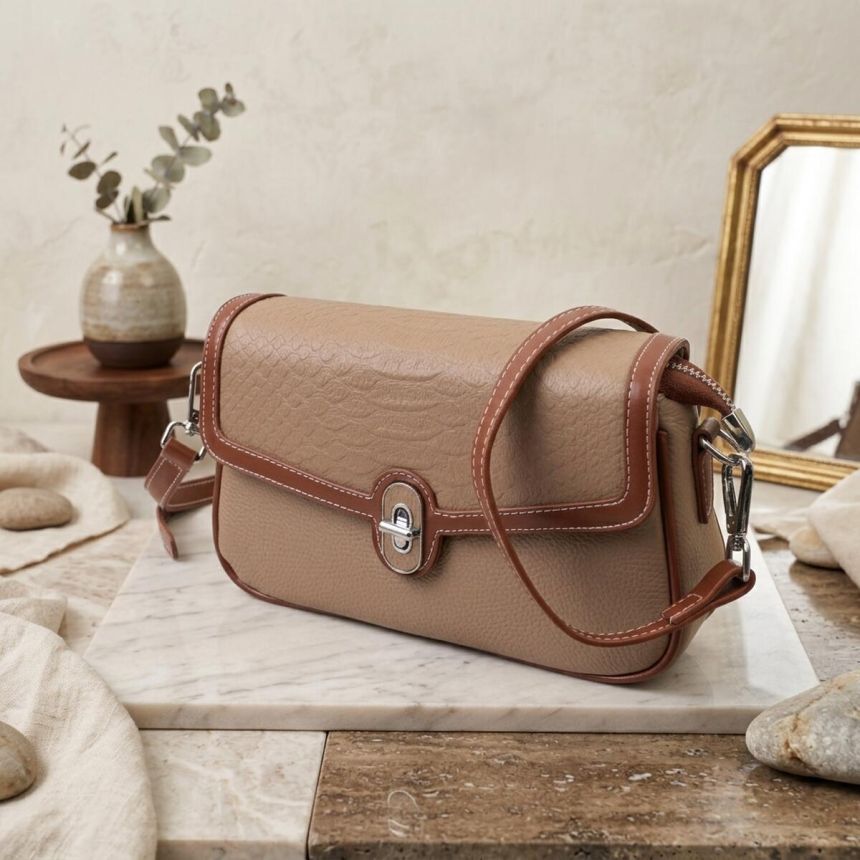 Стильная женская сумка с фактурным клапаном из натуральной кожи Vintage 22620 Бежевая